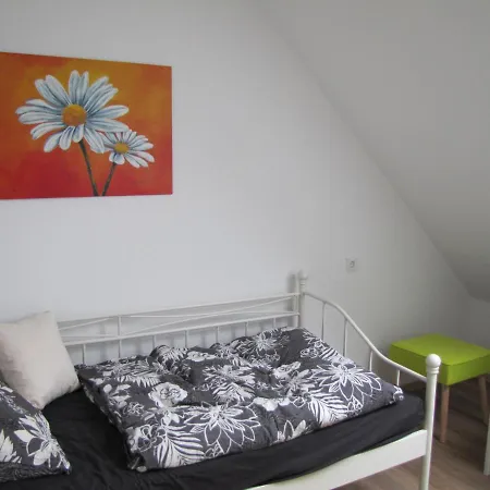 Moeblierte Dachgeschosswohnung In Ruhiger Lage Zu Vermieten Wetzlar Exterior foto